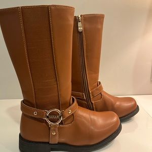 Girls  Tahari Tan Zipper Boots Size 13.